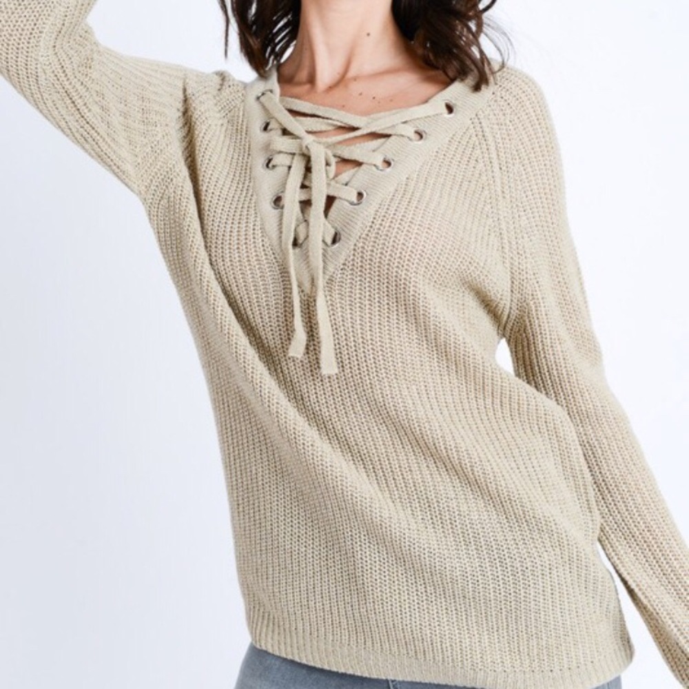 ❗️One Left❗️NWT Lace V- Neck Sweater - Picture 2 of 8